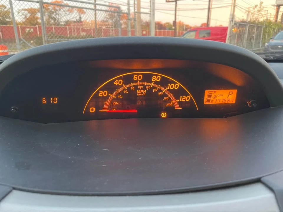 2010 Toyota Yaris - Image 13 of 17