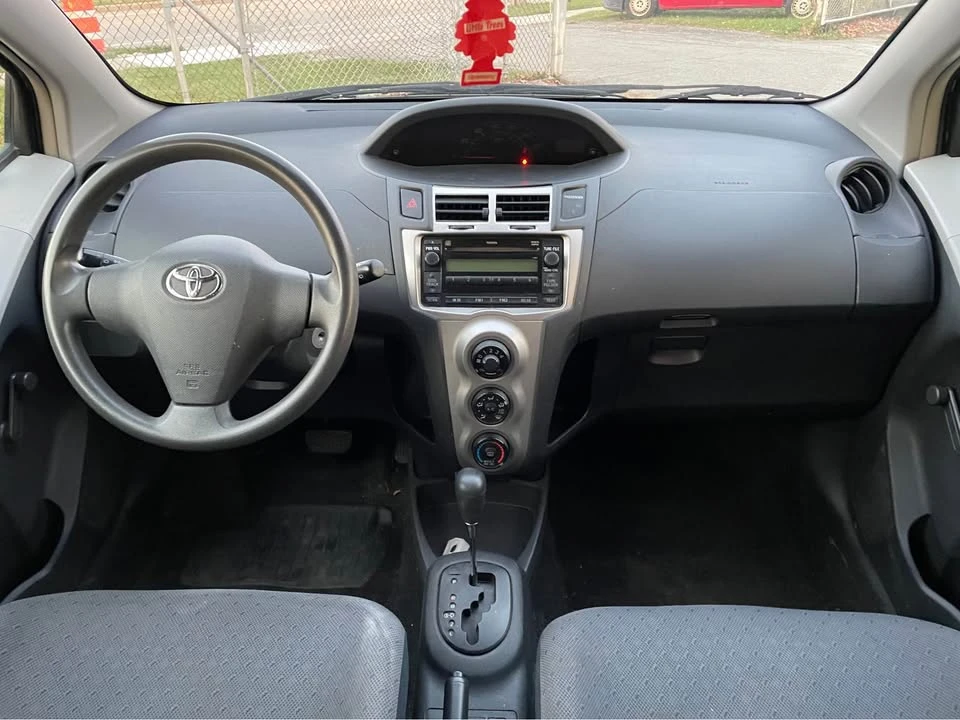 2010 Toyota Yaris - Image 12 of 17