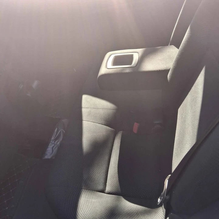 2010 Toyota Yaris - Image 7 of 10