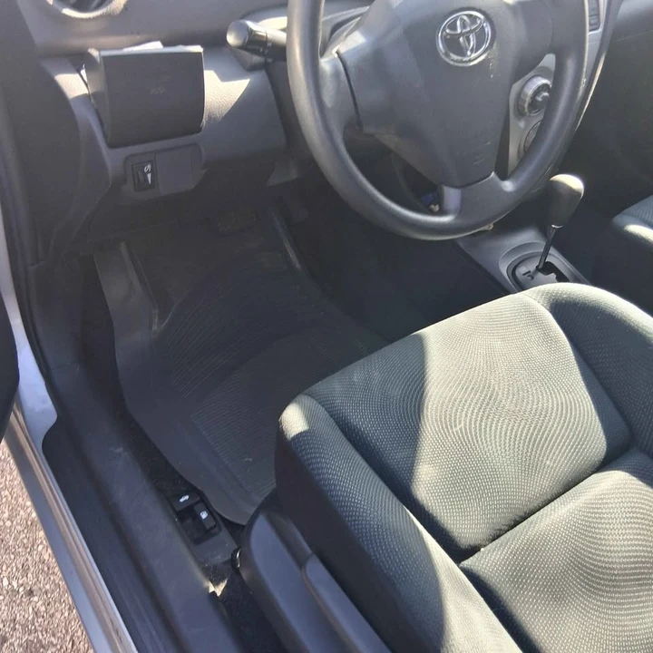 2010 Toyota Yaris - Image 4 of 10