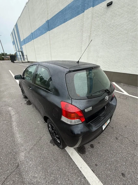 2010 Toyota Yaris - Image 7 of 11