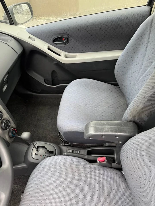 2010 Toyota Yaris - Image 9 of 11