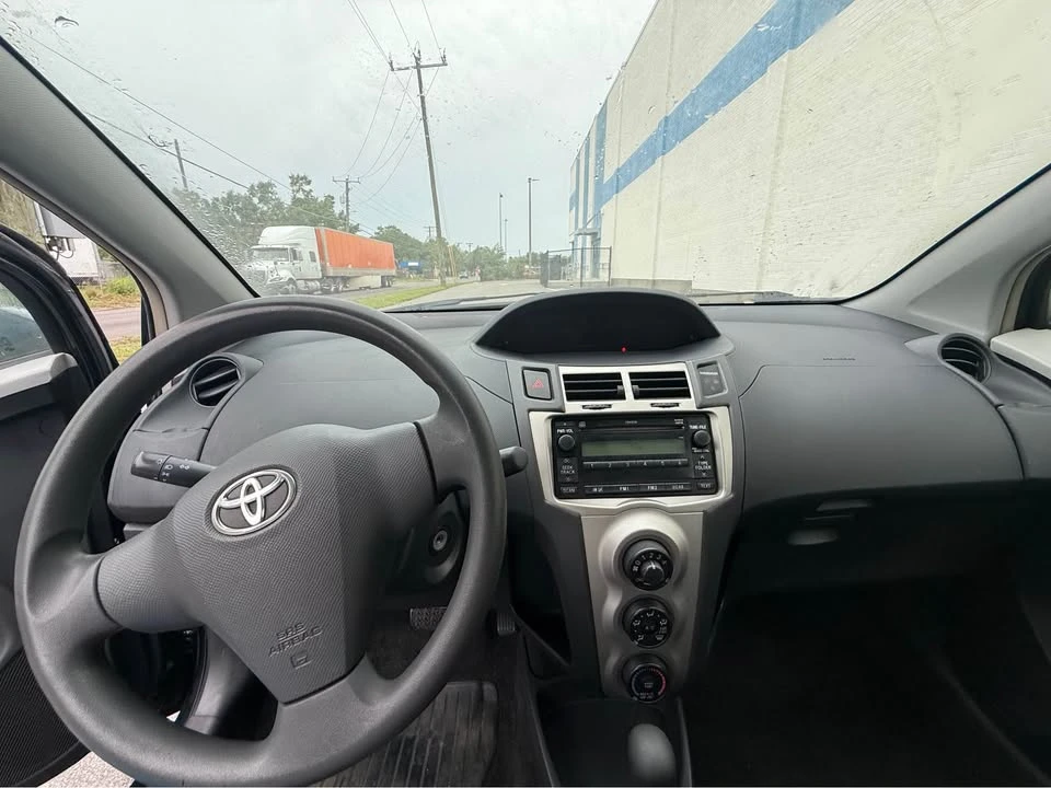 2010 Toyota Yaris - Image 10 of 11