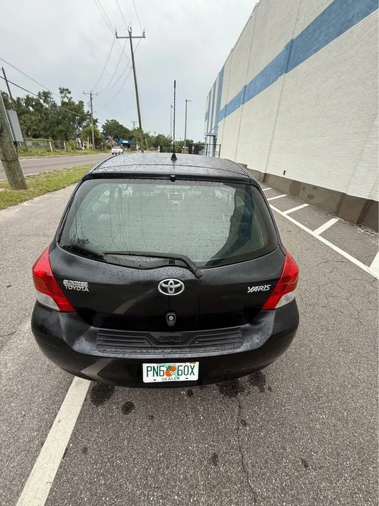 2010 Toyota Yaris - Image 6 of 11