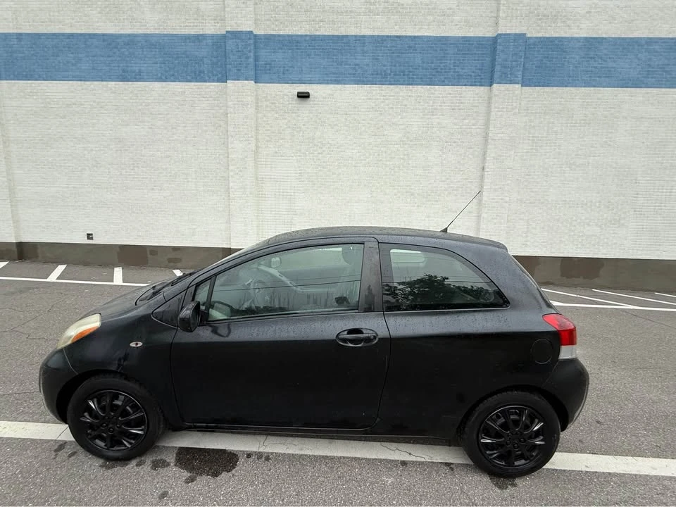 2010 Toyota Yaris - Image 8 of 11