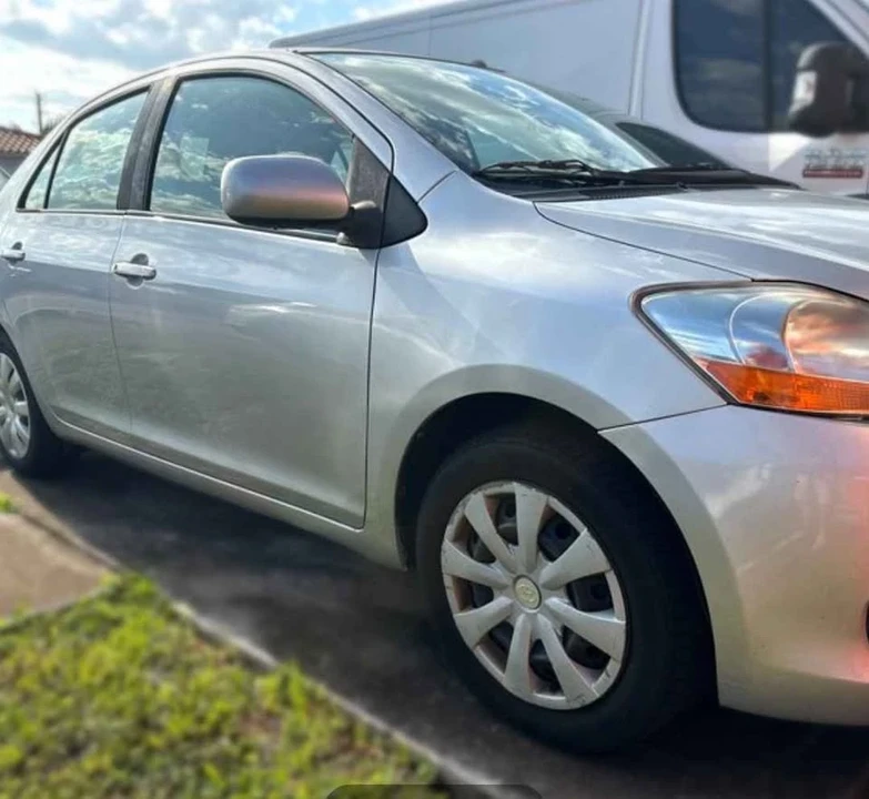 2010 Toyota Yaris - Image 2 of 12