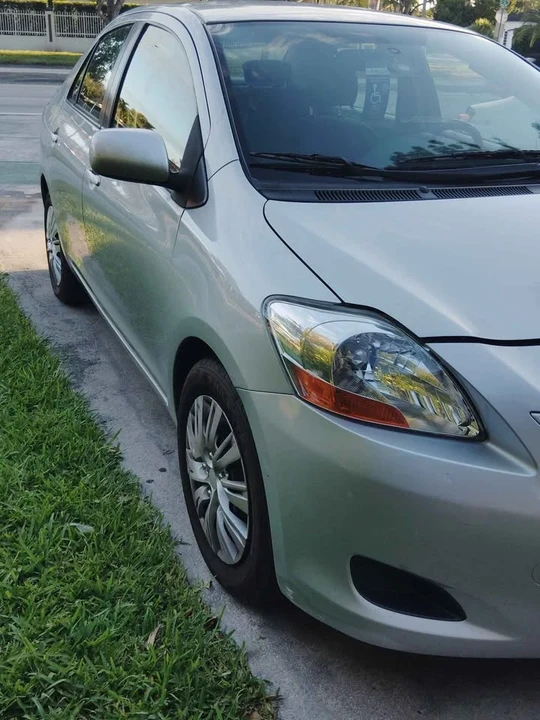 2010 Toyota Yaris - Image 12 of 12
