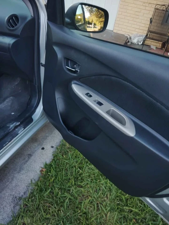 2010 Toyota Yaris - Image 9 of 12