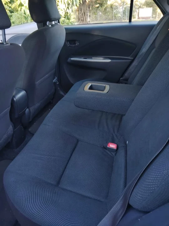 2010 Toyota Yaris - Image 7 of 12