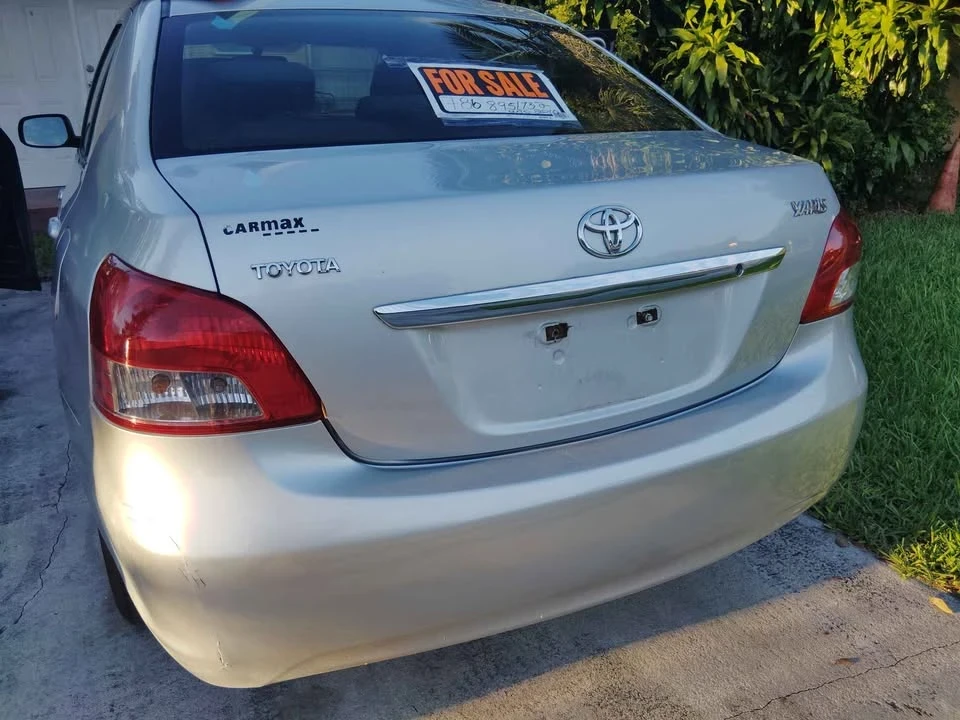 2010 Toyota Yaris - Image 10 of 12