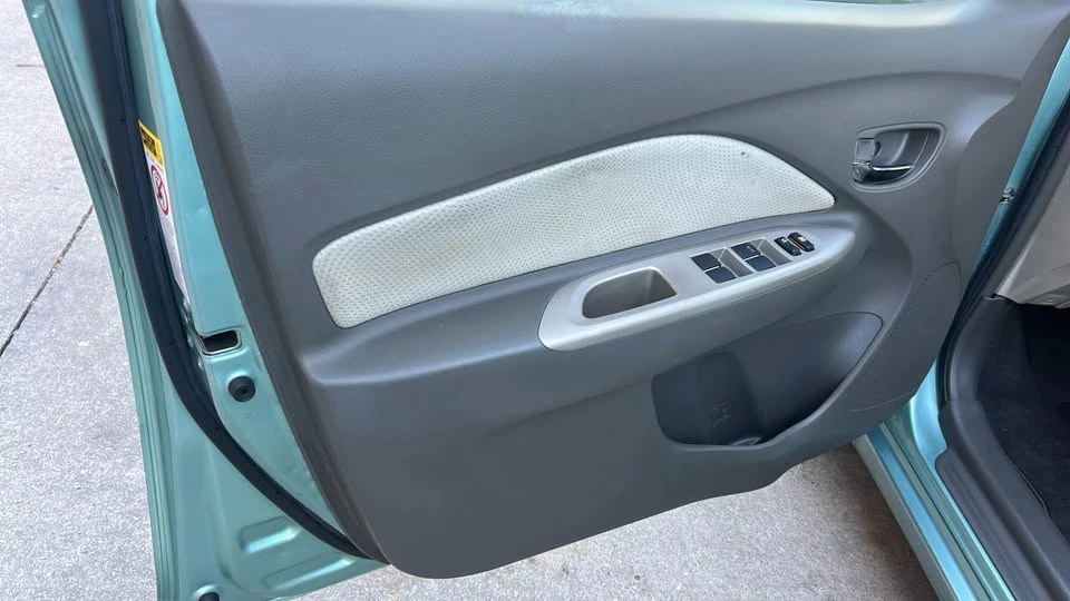 2010 Toyota Yaris - Image 13 of 18