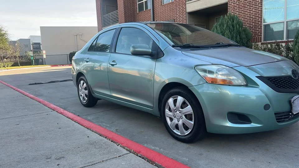 2010 Toyota Yaris - Image 3 of 18
