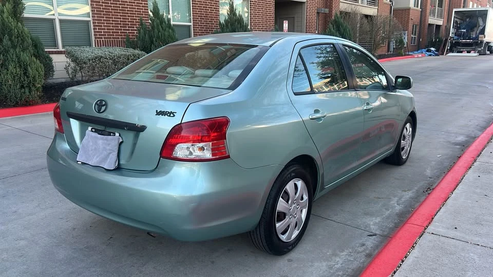 2010 Toyota Yaris - Image 8 of 18