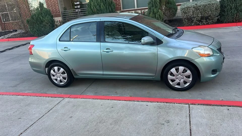 2010 Toyota Yaris - Image 5 of 18