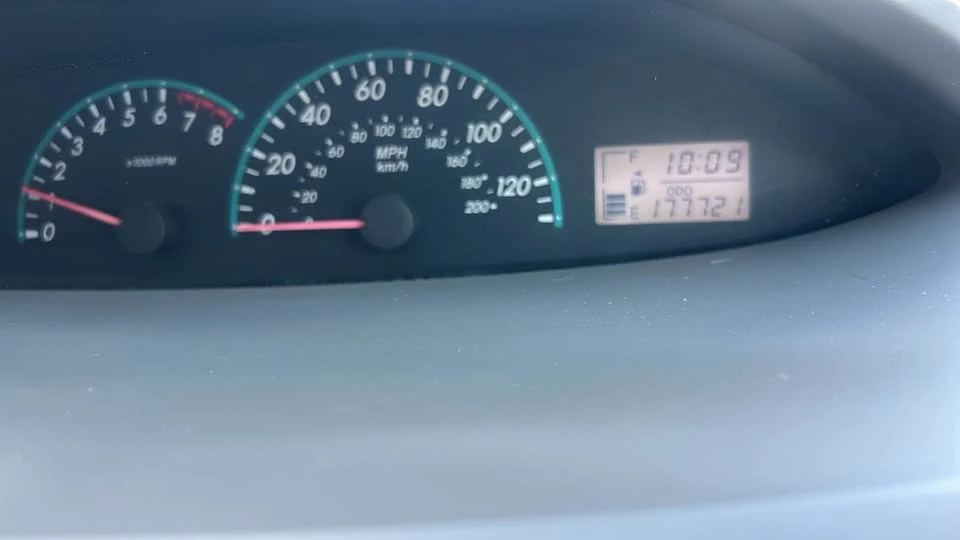 2010 Toyota Yaris - Image 17 of 18