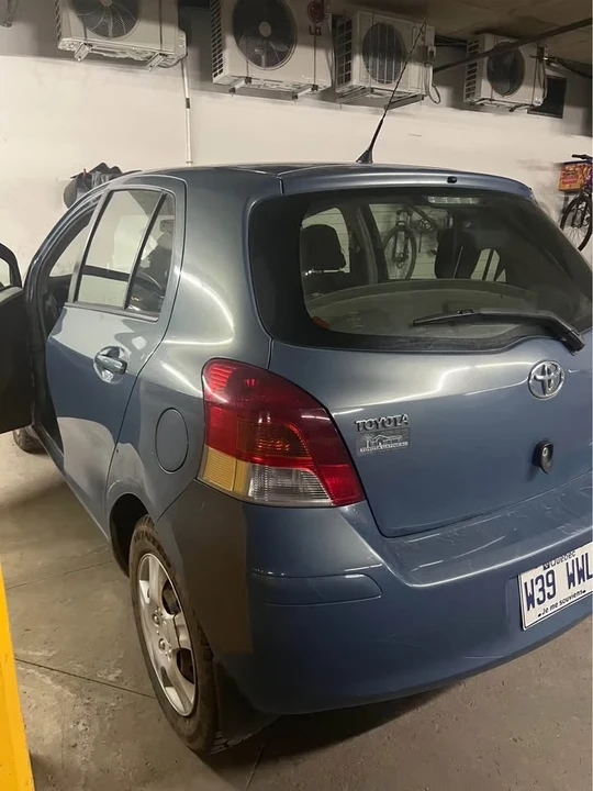 2010 Toyota Yaris - Image 9 of 13