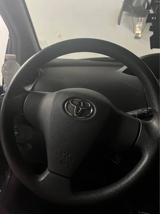 2010 Toyota Yaris - Image 2 of 13