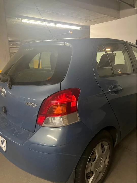 2010 Toyota Yaris - Image 12 of 13