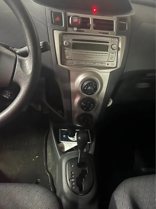2010 Toyota Yaris - Image 3 of 13