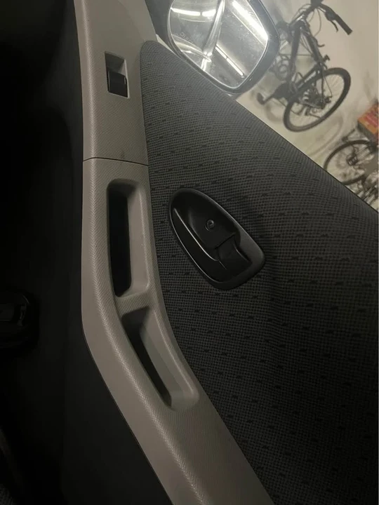 2010 Toyota Yaris - Image 4 of 13