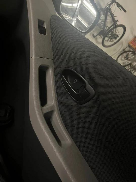 2010 Toyota Yaris - Image 7 of 9