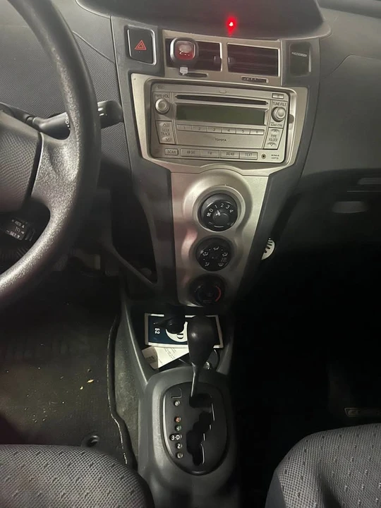 2010 Toyota Yaris - Image 6 of 9