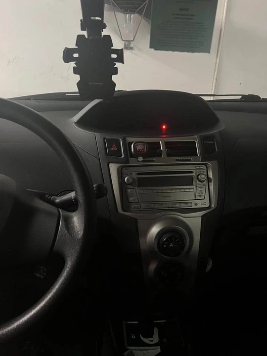 2010 Toyota Yaris - Image 5 of 9