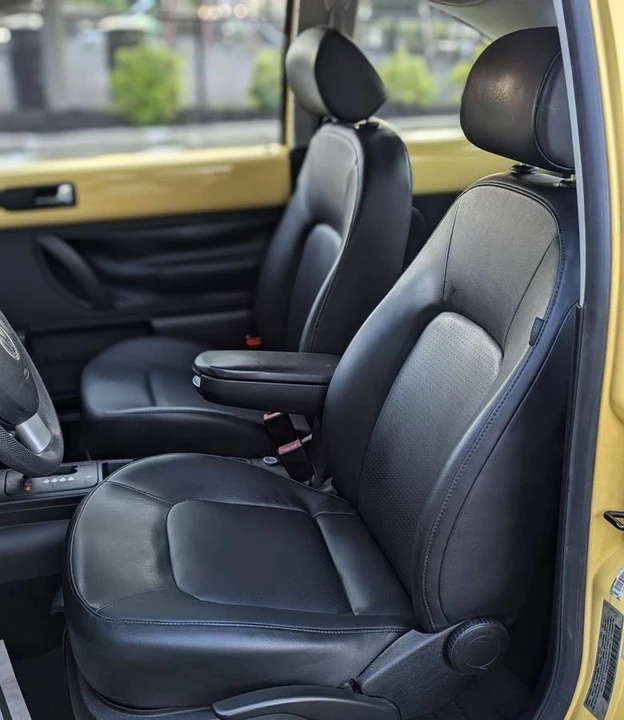 2010 Volkswagen New Beetle - Image 7 of 17