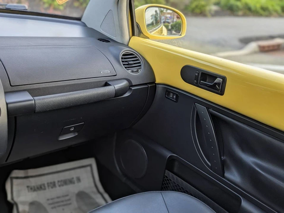 2010 Volkswagen New Beetle - Image 13 of 17