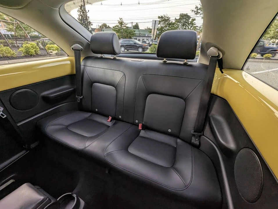 2010 Volkswagen New Beetle - Image 10 of 17