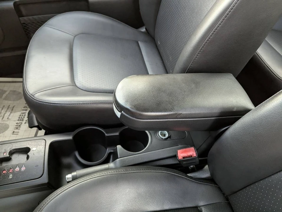 2010 Volkswagen New Beetle - Image 14 of 17