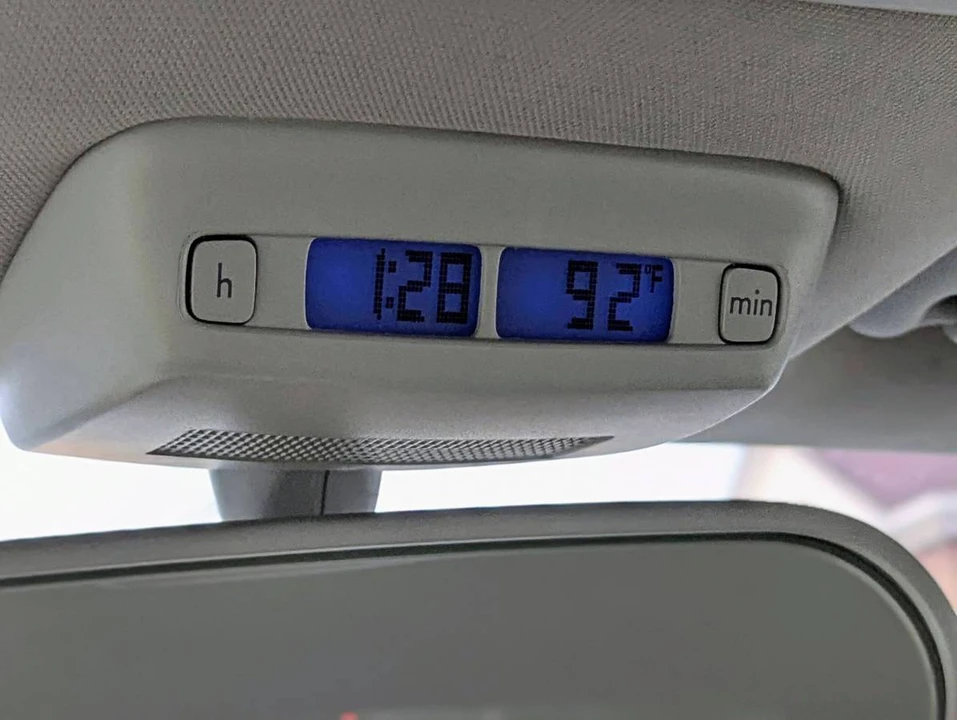 2010 Volkswagen New Beetle - Image 17 of 17