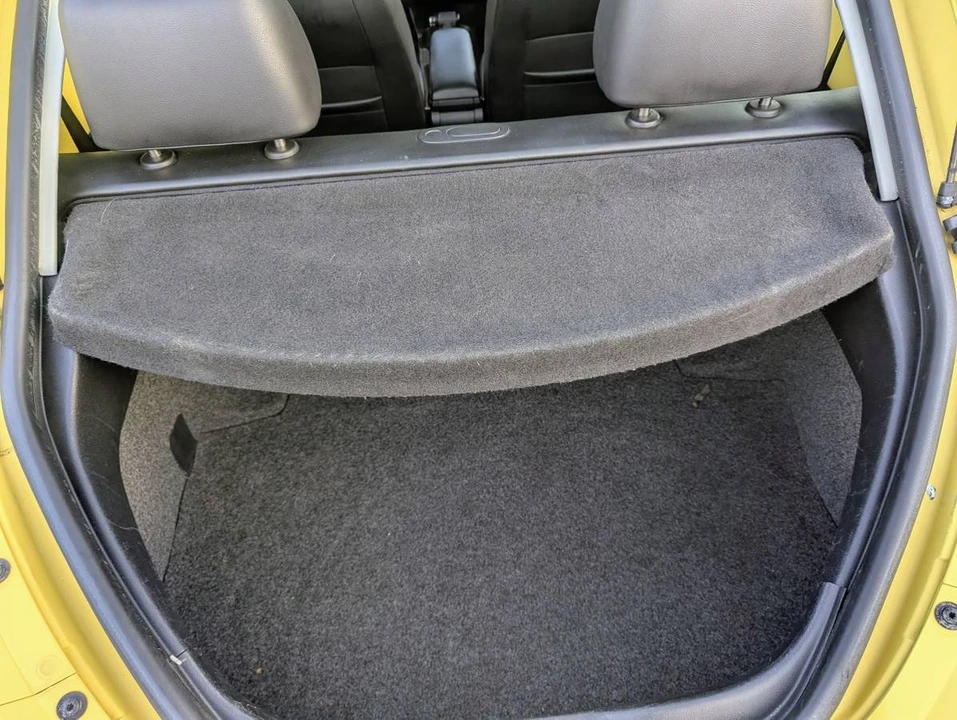 2010 Volkswagen New Beetle - Image 15 of 17