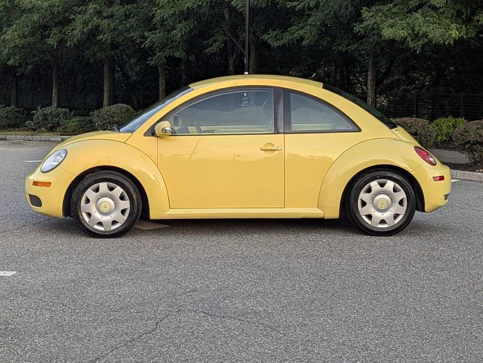 2010 Volkswagen New Beetle - Image 4 of 17