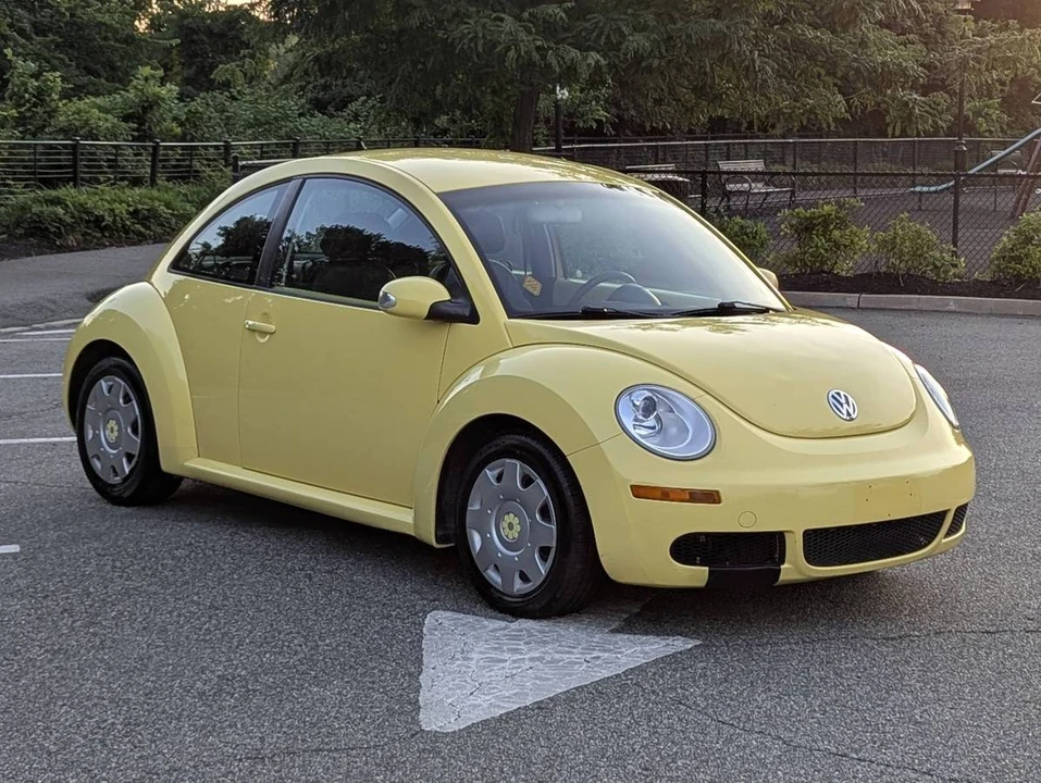 2010 Volkswagen New Beetle - Image 3 of 17