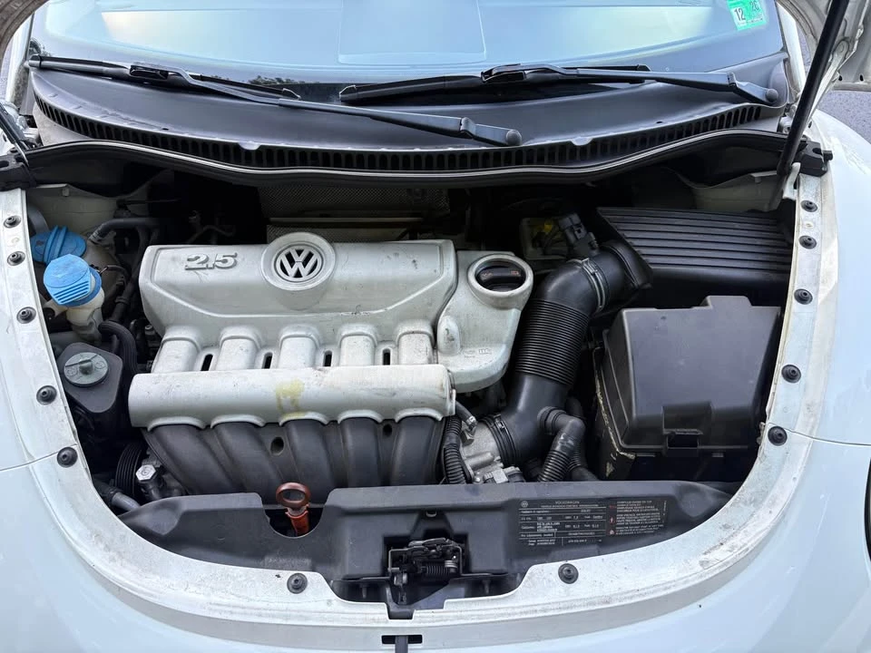 2010 Volkswagen New Beetle - Image 10 of 10