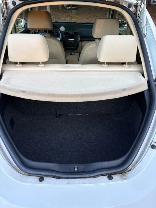 2010 Volkswagen New Beetle - Image 8 of 10