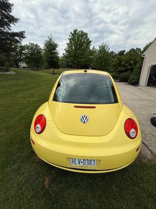 2010 Volkswagen New Beetle - Image 4 of 9