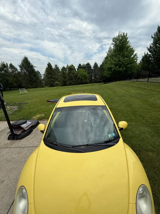 2010 Volkswagen New Beetle - Image 8 of 9