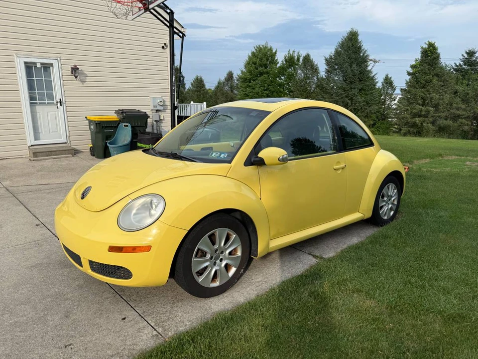 2010 Volkswagen New Beetle - Image 7 of 9