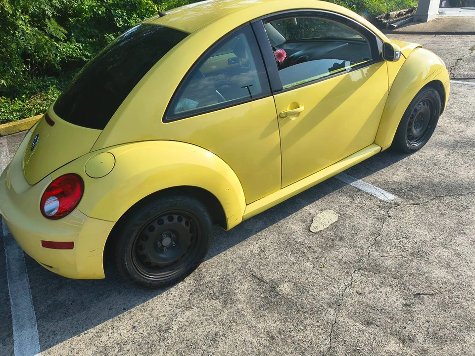 2010 Volkswagen New Beetle - Image 3 of 5