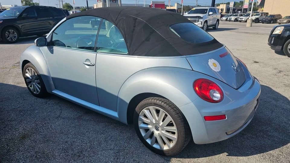 2010 Volkswagen New Beetle - Image 3 of 7