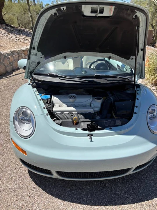 2010 Volkswagen New Beetle - Image 7 of 10