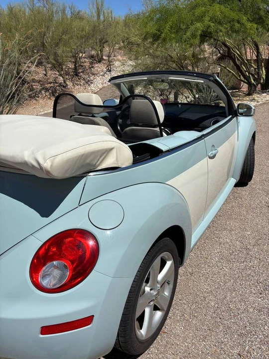 2010 Volkswagen New Beetle - Image 9 of 10