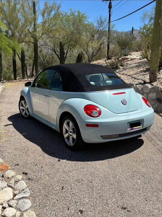 2010 Volkswagen New Beetle - Image 10 of 10