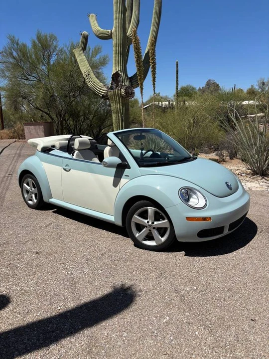 2010 Volkswagen New Beetle - Image 6 of 10