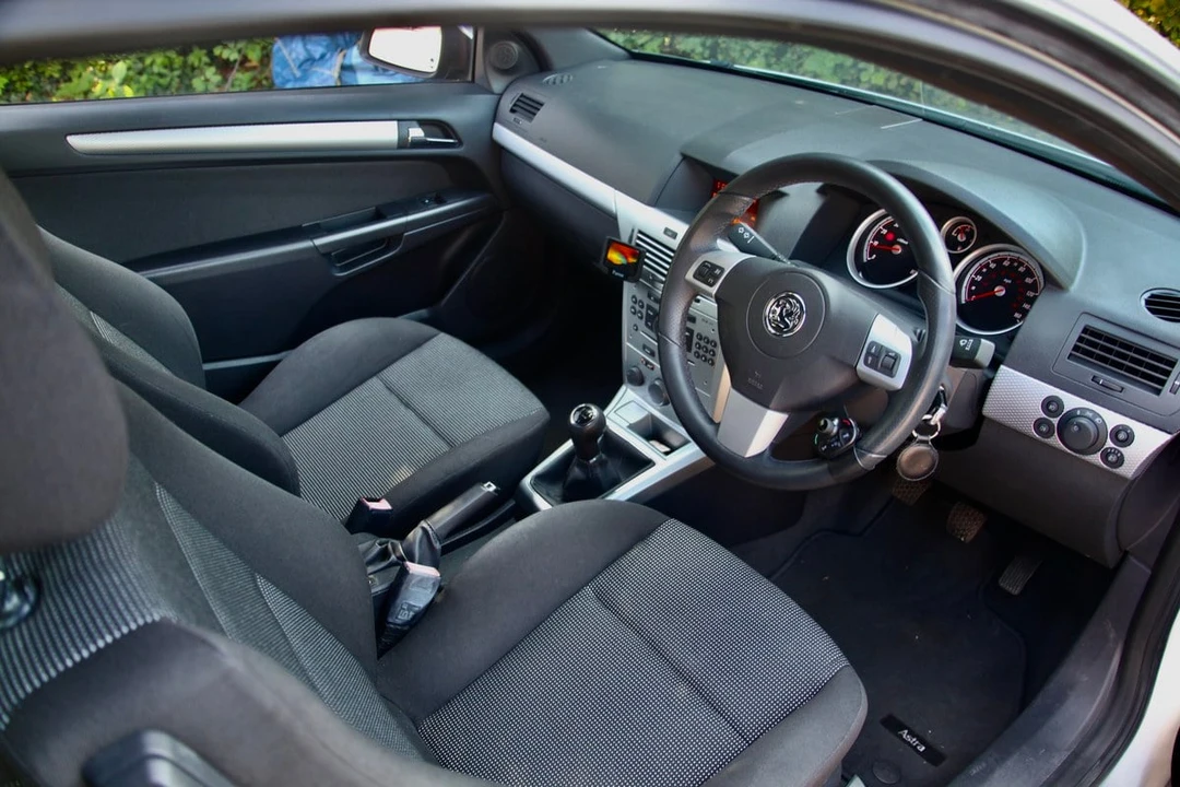 2010 Vauxhall - Image 2 of 30