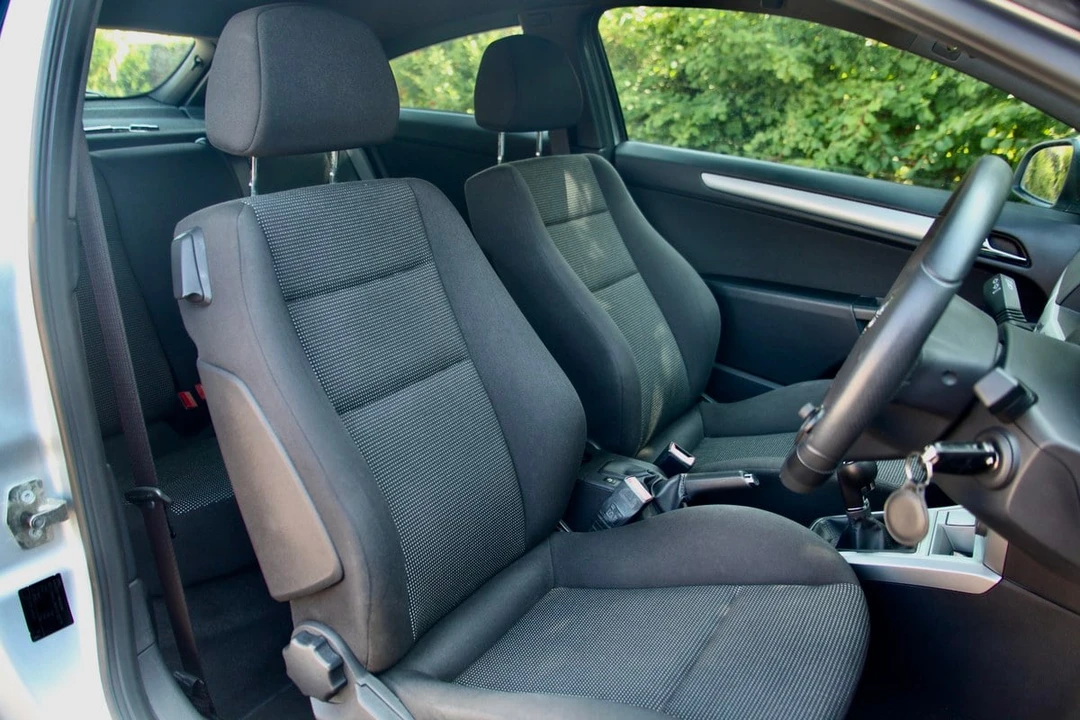 2010 Vauxhall - Image 10 of 30
