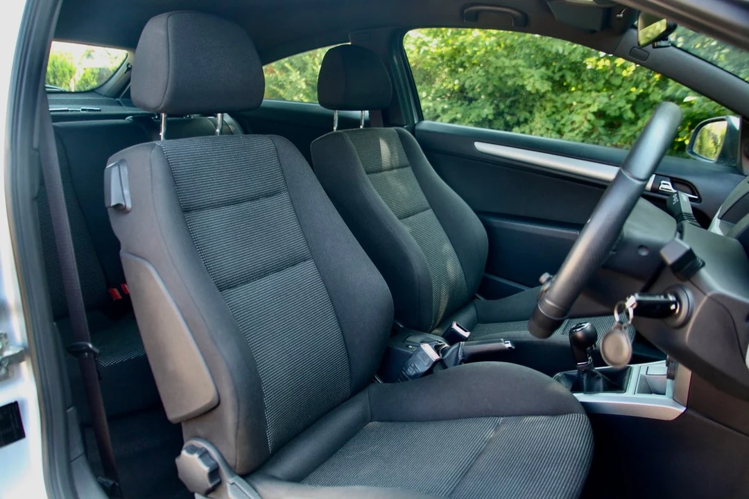 2010 Vauxhall - Image 6 of 30