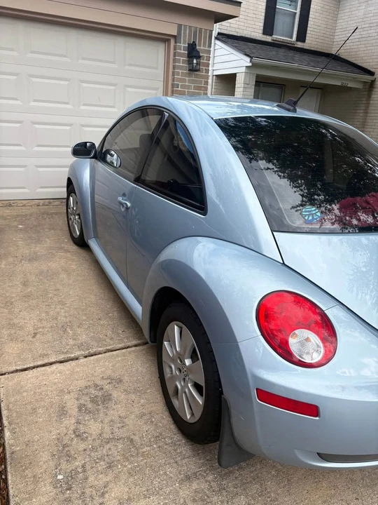 2010 Volkswagen New Beetle - Image 3 of 8